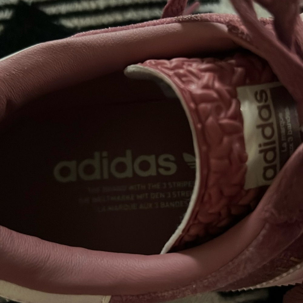 Addidas gazelle gorgeous rose color with velvety feel worn once size 8